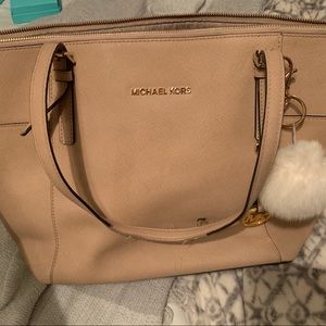 NEEDS LOVE authentic Michael Kors
